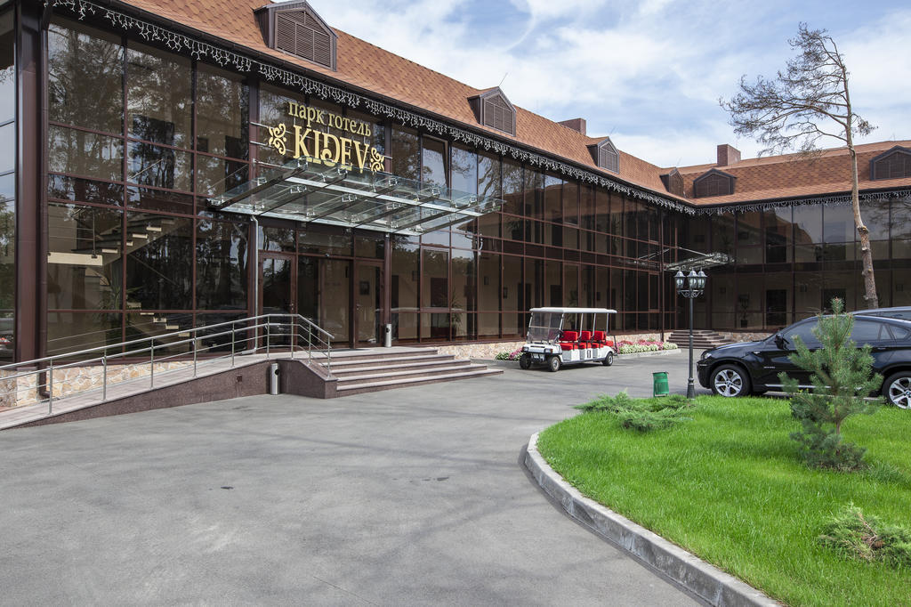 Park-Hotel Kidev Chubynske Zewnętrze zdjęcie